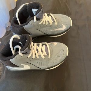 Nike Team Hustle D7 Basketball Shoes - Gray, Black, and White - Kids Size 12c